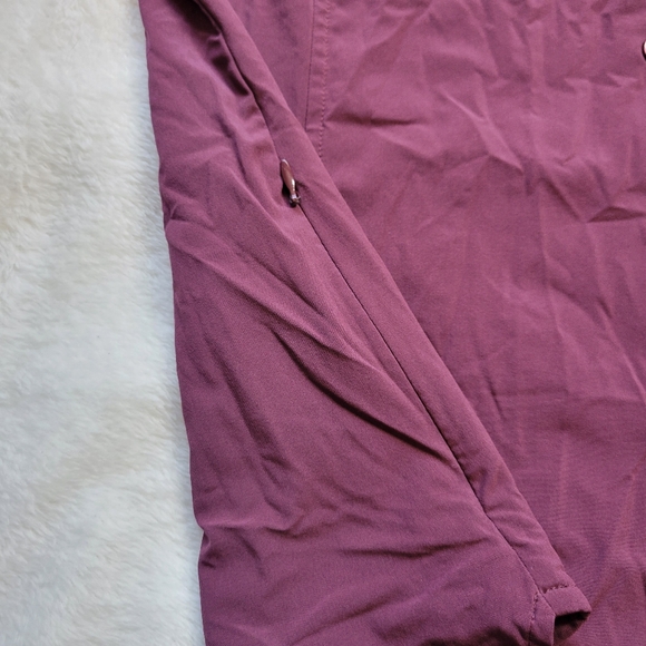 Orvis Shirt Womens Medium Tech Outdoor Red Burgundy Long Sleeved  Chambray Work - Picture 3 of 7